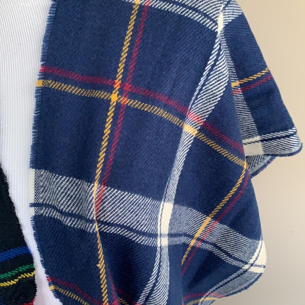 Two scarfs - Picture 3 of 6